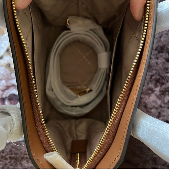 MICHAEL KORS Signature Avril Satchel Crossbody Bag With Keychain Wallet NWT - Picture 8 of 14